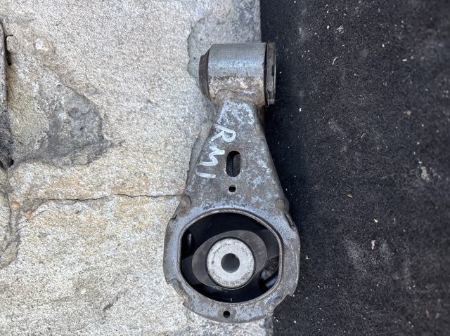 Подушка (опора) двигуна, права верхня 113560012R RENAULT