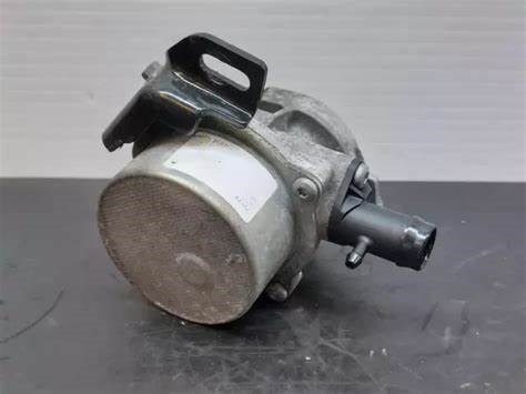 Насос вакуумний 146505272R RENAULT