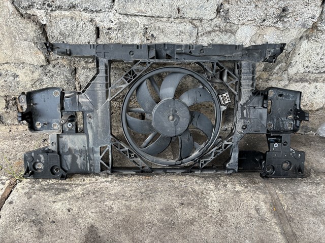 Кронштейн кріплення радіатора 752100004R RENAULT
