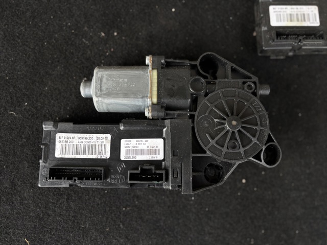 Мотор склопідйомника водійських дверей 807310246R RENAULT