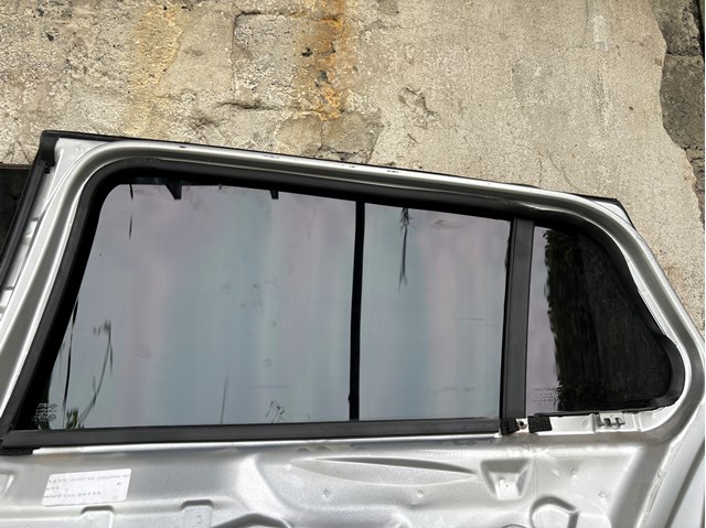 Скло задньої двері правої 823000026R RENAULT