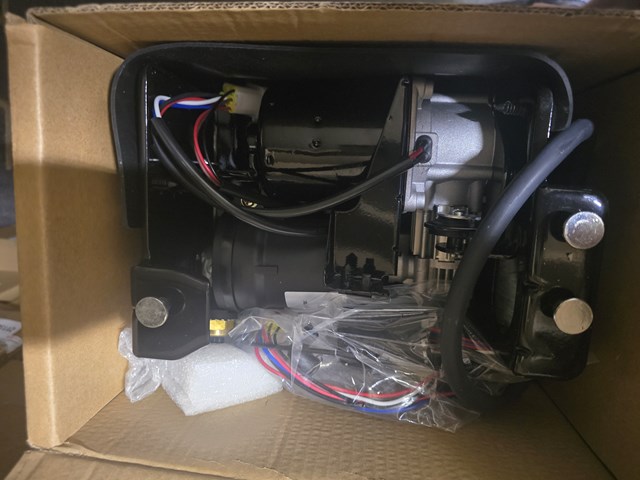 Компресор пневмоподвески 15254590 GM