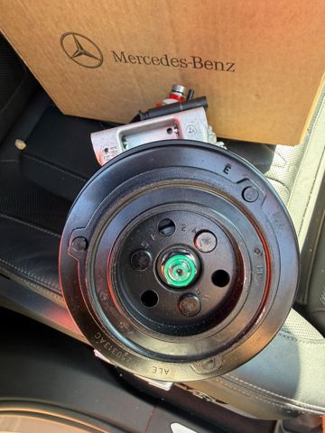 Компресор холодоагенту A0008309902 MERCEDES