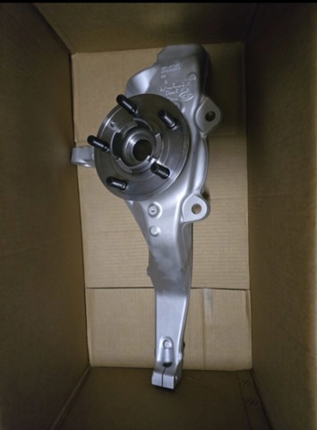 Цапфа поворотного кулака LR115101 LAND ROVER