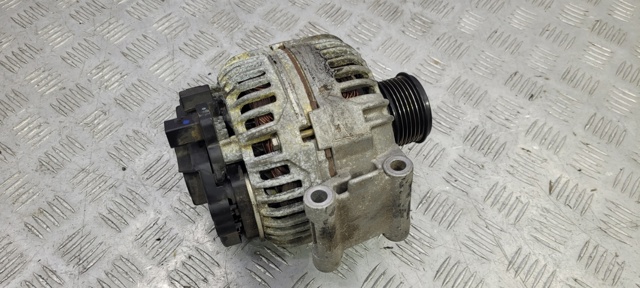 Авто генератор 06H903016L VAG