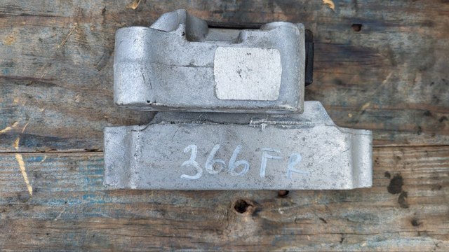 Подушка (опора) двигуна, права передня 1091A211 MITSUBISHI