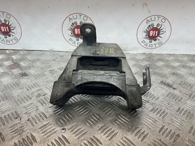 Права подушка двигуна 13347453 GM