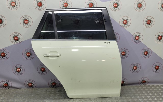 Двері задні в зборі 1K9833056 VAG
