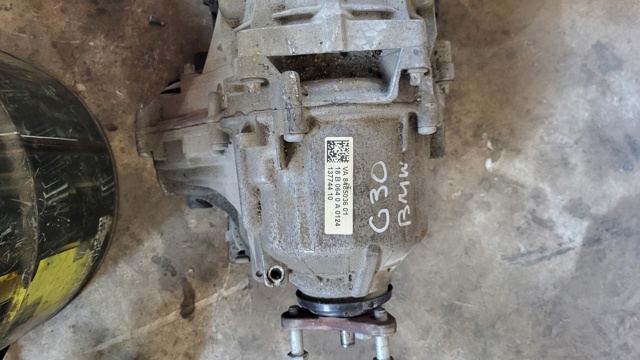 Роздавальна коробка 27107889033 BMW