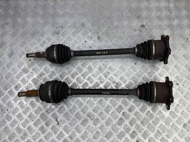 Піввісь задня 396001LA0A NISSAN