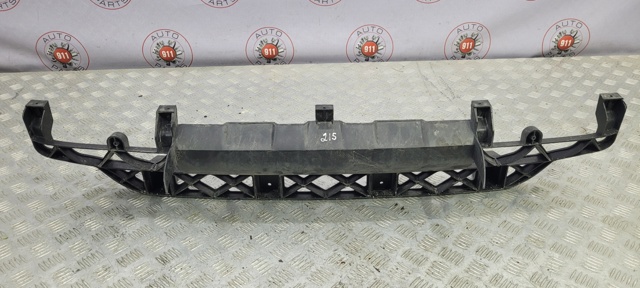Кронштейн бампера заднього, центральний 4L0807329 VAG
