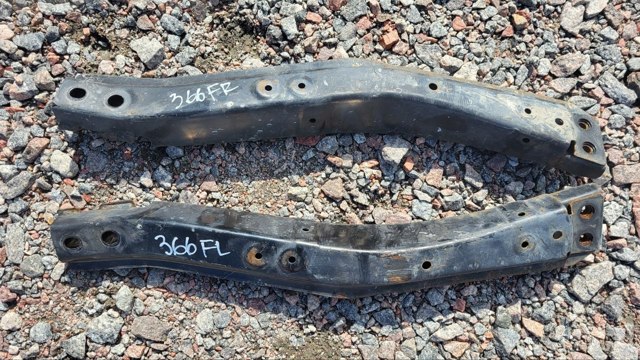 Кронштейн передньої балки 5220F599 MITSUBISHI