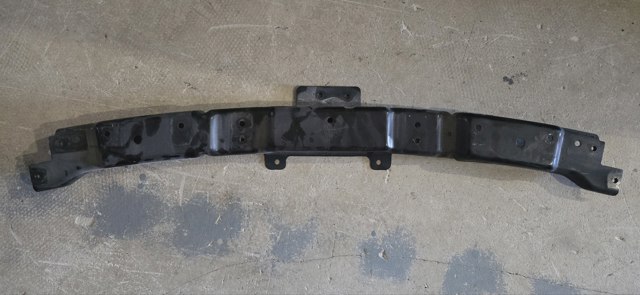 Рамка радіатора верхня 622985NA0A NISSAN