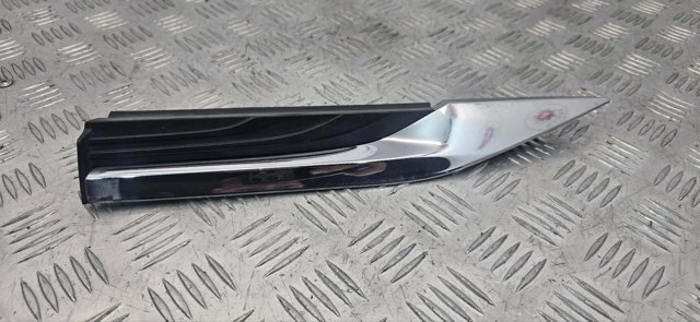 Молдинг переднього правого крила 638245NA0A NISSAN