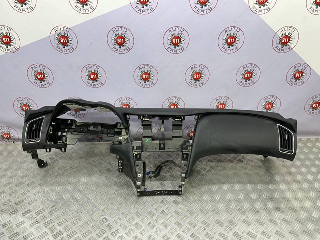 Панель передня "торпедо" 682005CB5A NISSAN