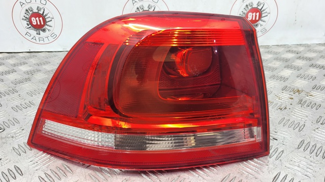 Задня ліва зовнішня фара 7P6945095G VAG