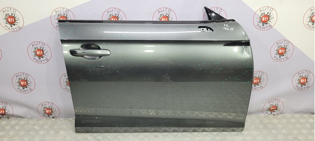 Пасажирські передні двері 8W8831052E VAG