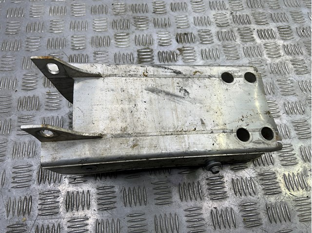 Кронштейн підсилювача переднього бампера A2226200195 MERCEDES