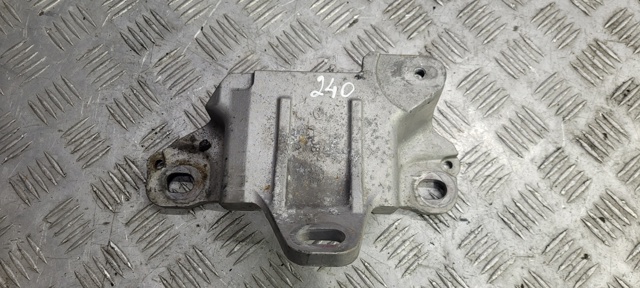 Кронштейн подушки (опори) двигуна, лівої BDGH3907ZA MAZDA