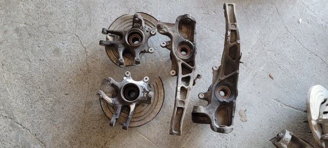 Цапфа поворотна права C2P12735 JAGUAR