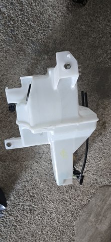 Бачок омивача лобового скла D11B67481 MAZDA
