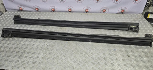 Накладка зовнішня (молдинг) порога, лівий DGH951P50A MAZDA