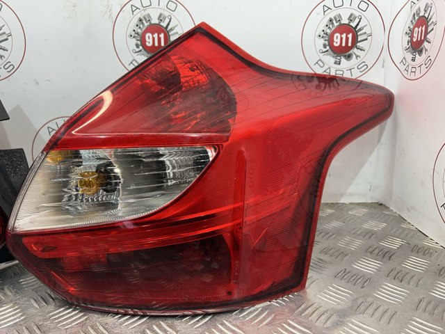 Задній правий стоп DM5Z13404C FORD