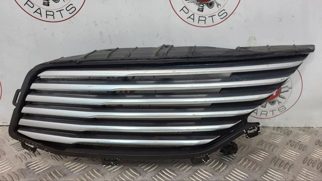 Решітка радіатора ліва DP5Z8201BA FORD