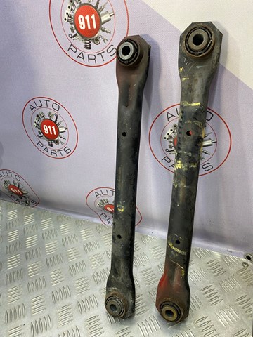 Поперечна тяга задньої підвіски LR002576 LAND ROVER