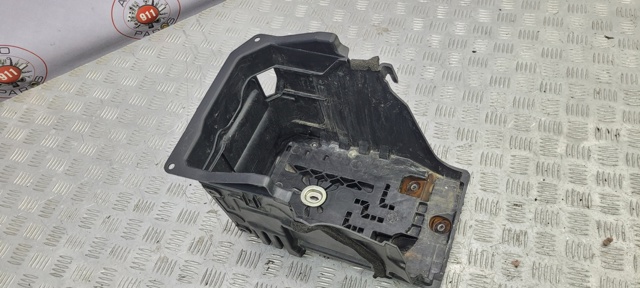 Кріплення / підставка акумулятора LR023753 LAND ROVER