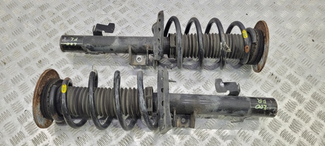 Амортизатор передньої підвіски LR024442 LAND ROVER