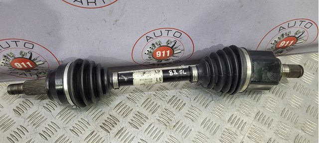Привід лівий LR024759 LAND ROVER
