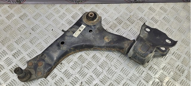 Важіль передній лівий LR060047 LAND ROVER