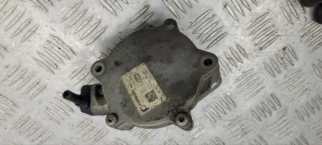 Насос вакуумний LR060475 LAND ROVER