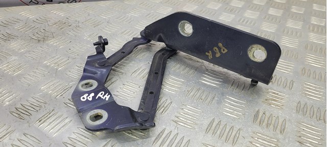 Петля капота, права LR072435 LAND ROVER