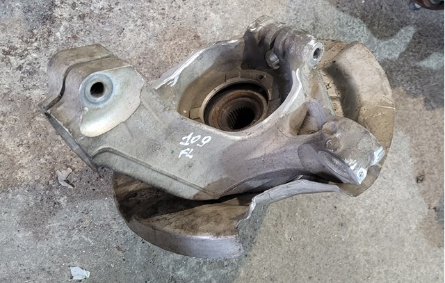 Цапфа поворотна ліва LR078178 LAND ROVER