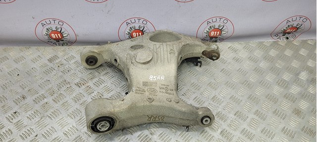 Балансир задній нижній, правий LR098947 LAND ROVER
