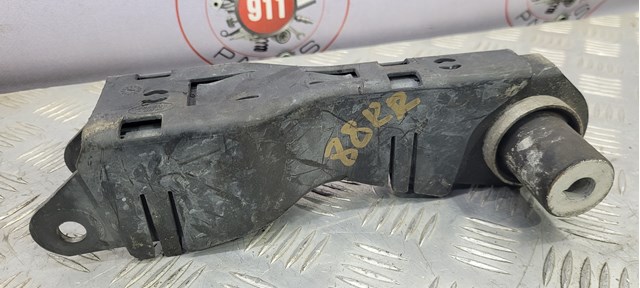 Балансир задній нижній, правий LR125871 LAND ROVER