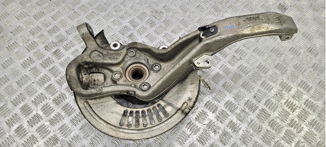 Цапфа поворотна ліва LR138443 LAND ROVER