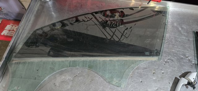 Скло водійських дверей T4N3103 JAGUAR