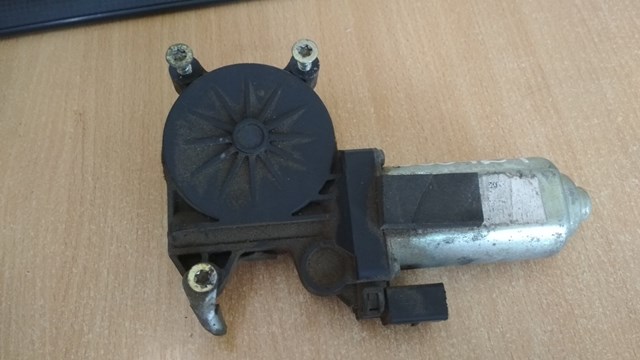 Мотор склопідйомника дверей передніх, правих 1060724 FORD