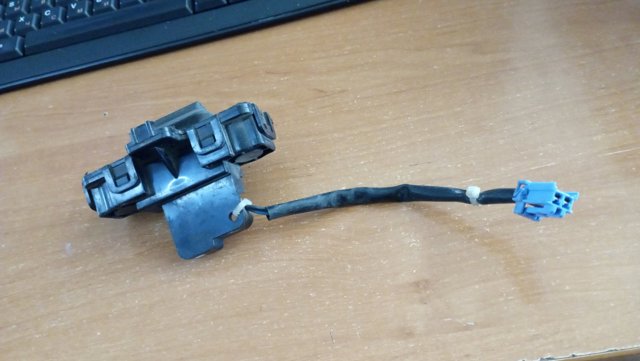 Кнопка приводу замка задньої 3/5 двері (ляди) 74810SEA013 HONDA