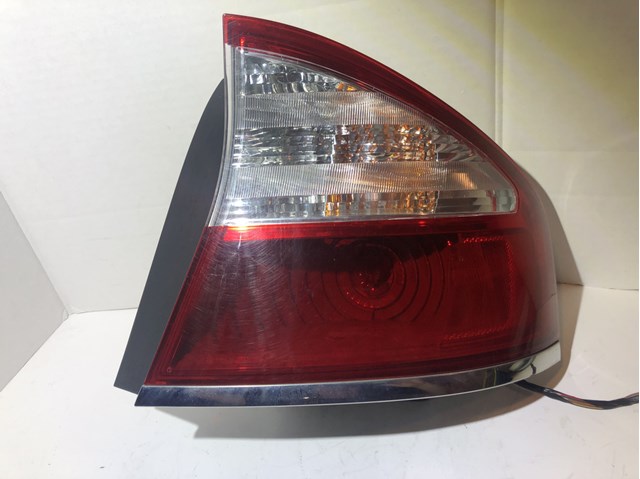 Ліхтар задній правий 84201AG260 SUBARU