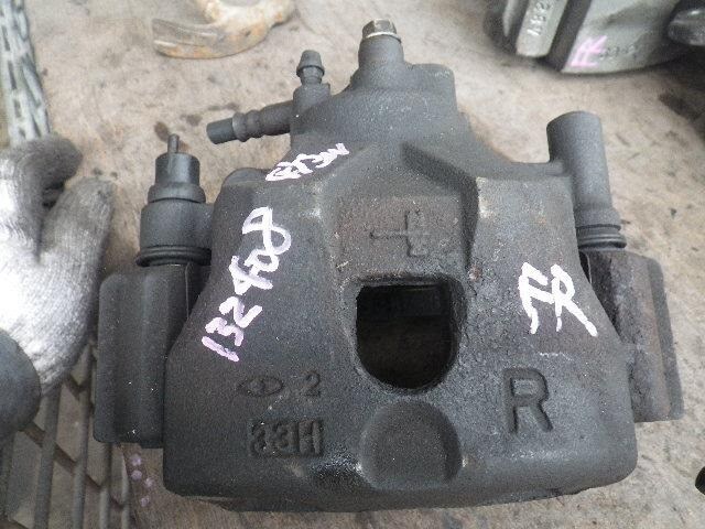 Супорт гальмівний, передній, правий GJ6E3361XB MAZDA