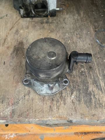 Насос вакуумний 8200072985 RENAULT