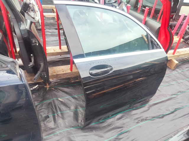 Пасажирські передні двері 2537200405 MERCEDES