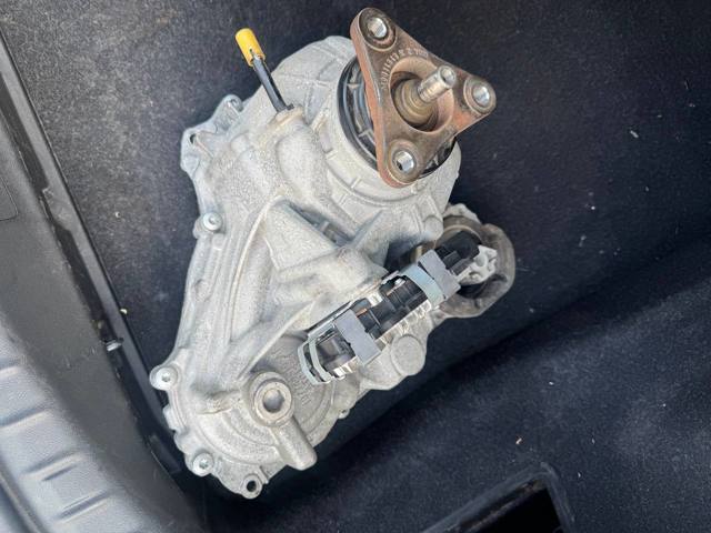 Коробка роздавальна 27107889033 BMW