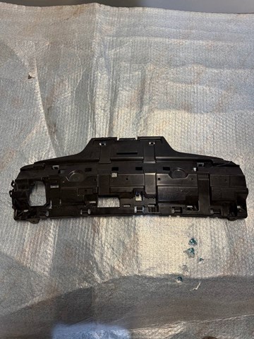 Кронштейн бампера заднього, центральний 51127432638 BMW