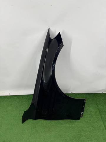 Переднє праве крило A2058800218 MERCEDES