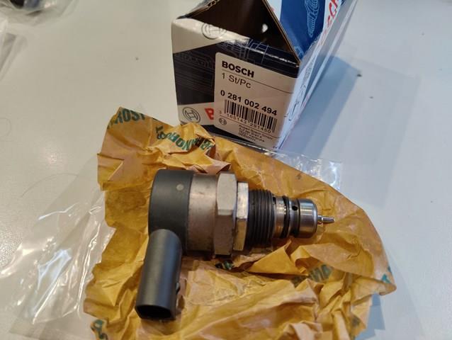 Регулятор тиску палива в паливній рейці 0281002494 BOSCH